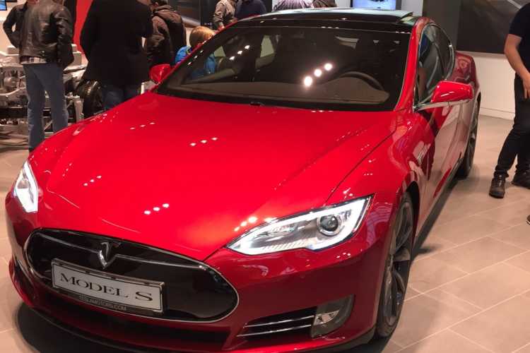 Tesla model S utsågs till "Folkets val" vid miljöbästa bil 2016.