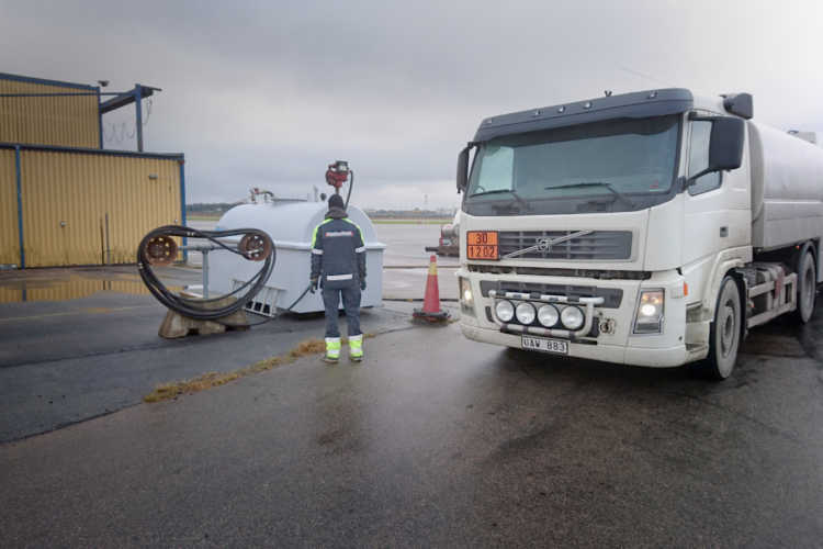 Trollhättan- Vänersborgs flygplats kör sina servicefordon på biodieseln HVO.